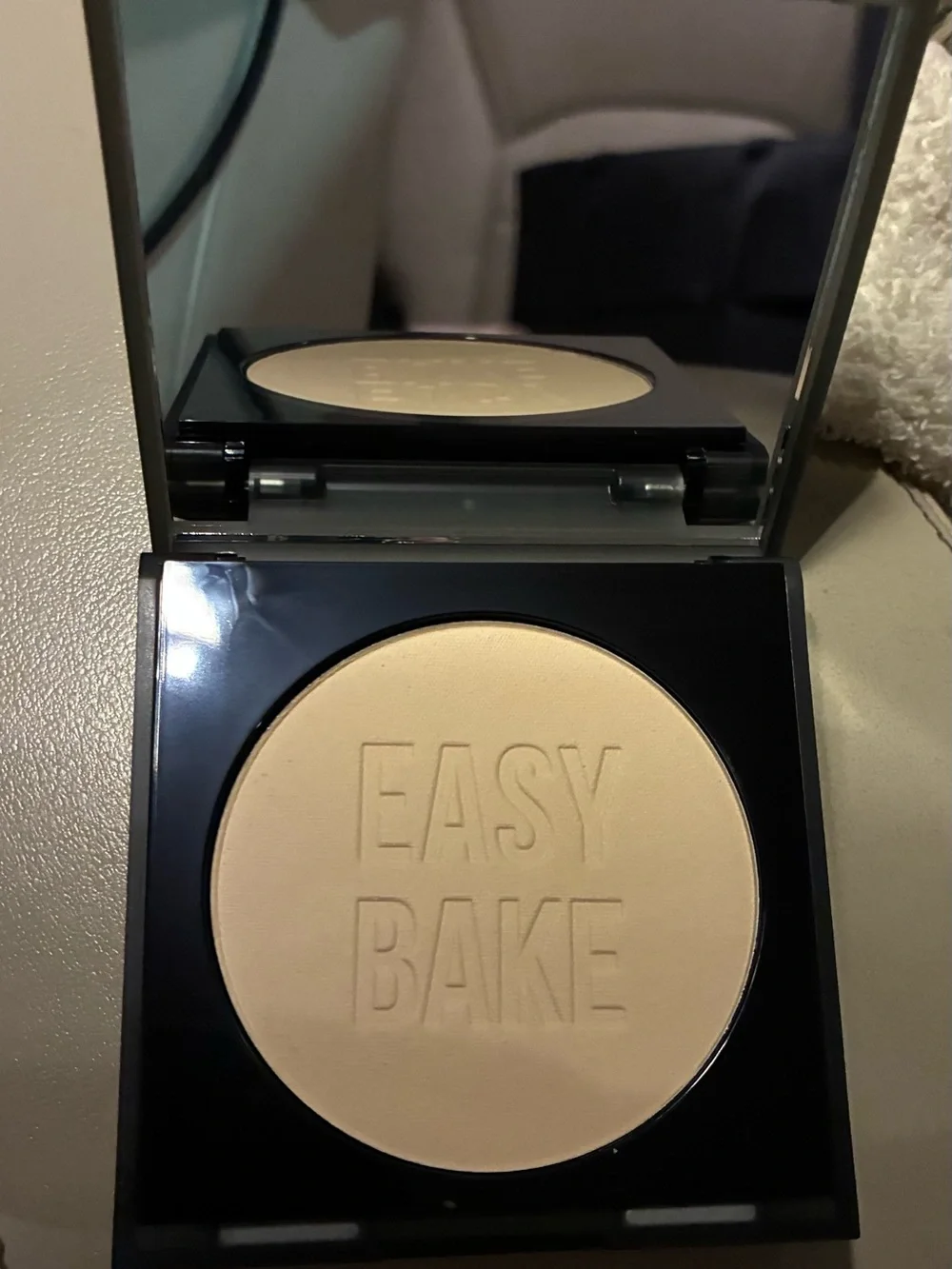HUDA BEAUTY Easy Bake & Snatch Pressed Setting Powder Pound Cake 0.29 oz NIB